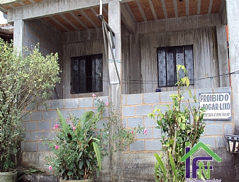 Casa excelente localização com ônibus na porta, com 02 quartos, sala, cozinha, banheiro social,área  Casa excelente localização com ônibus na porta, com 02 quartos, sala, cozinha, banheiro social,área