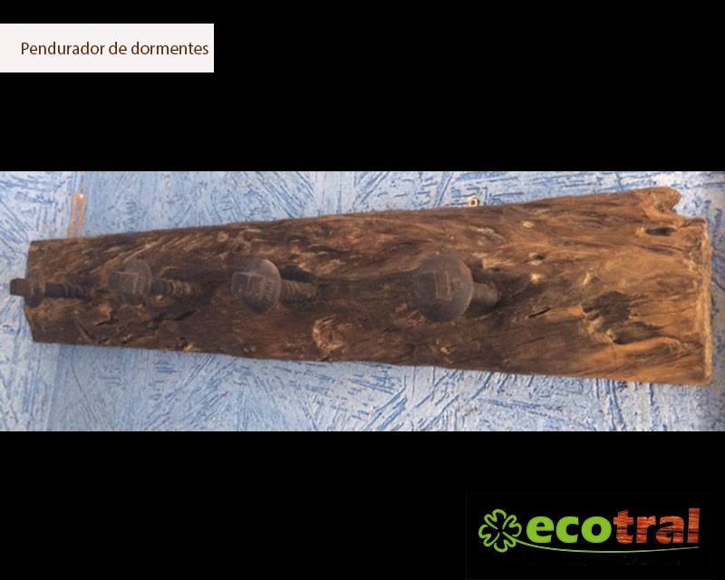 CABIDEIROS E PENDURADORES RÚSTICOS EM DORMENTES CABIDEIROS E PENDURADORES RÚSTICOS EM DORMENTES
