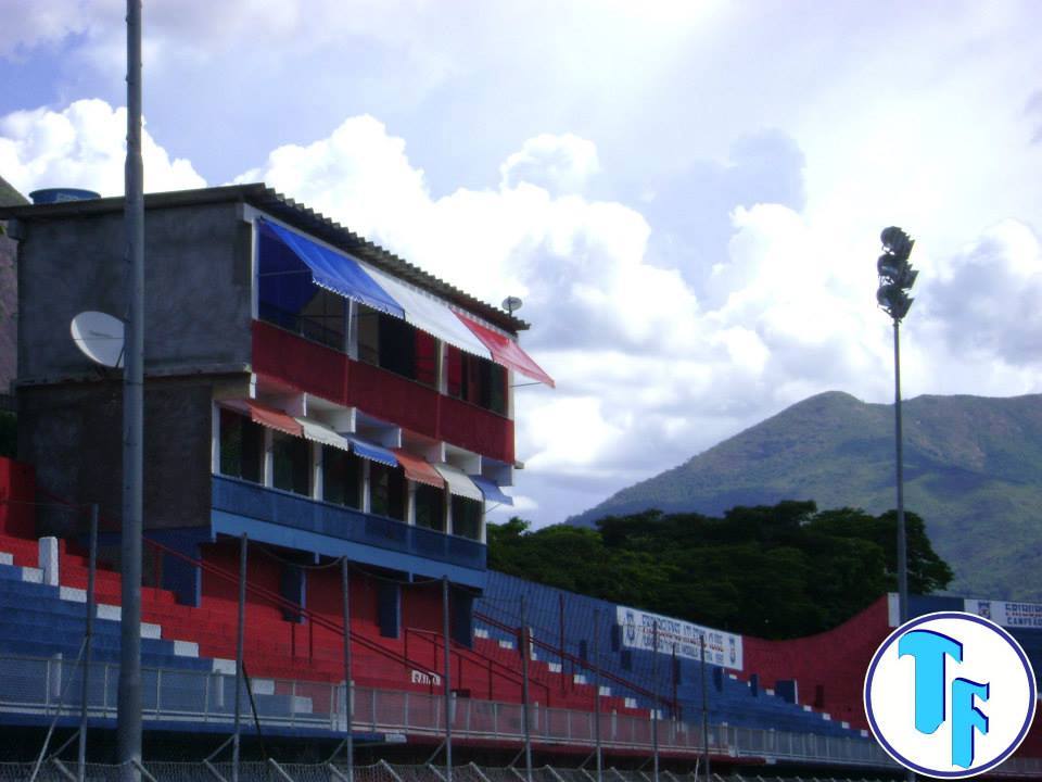 TOLDO RETRÁTIL COM BRAÇO
