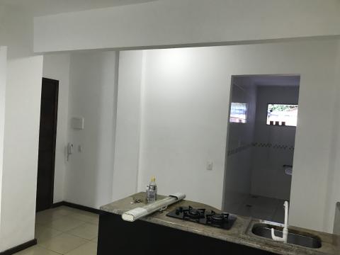 Apartamento com 01 quarto, sala, cozinha americana, área de serviço, 2º andar. Aluguel + condomínio 